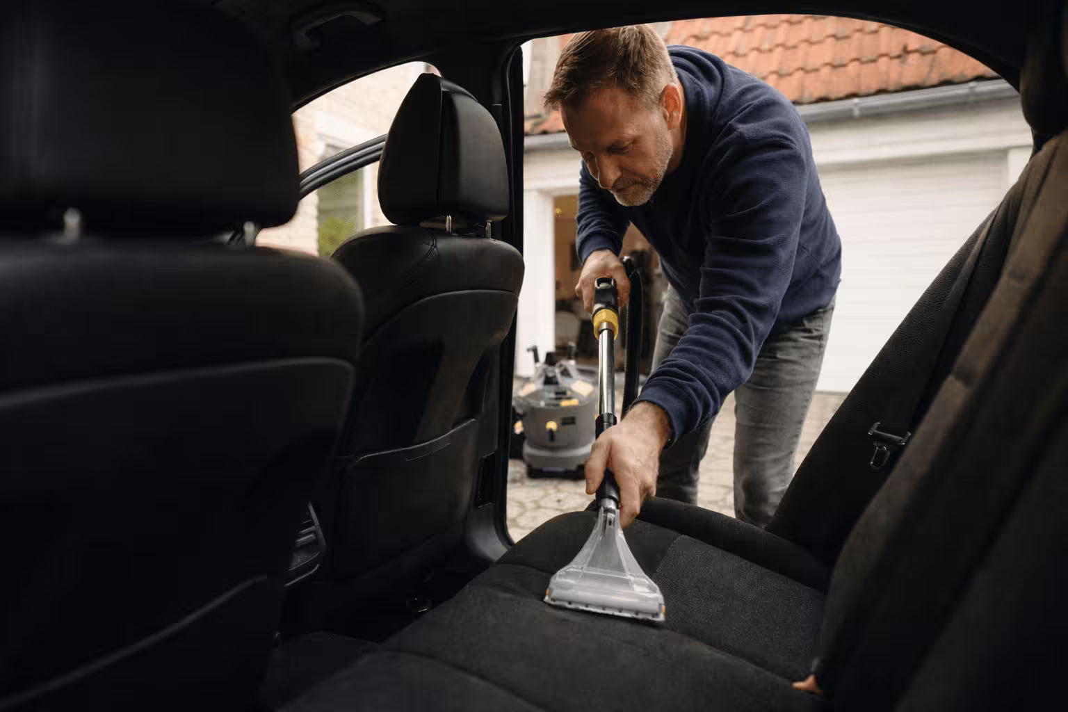 Skal man købe eller leje en tæpperenser?